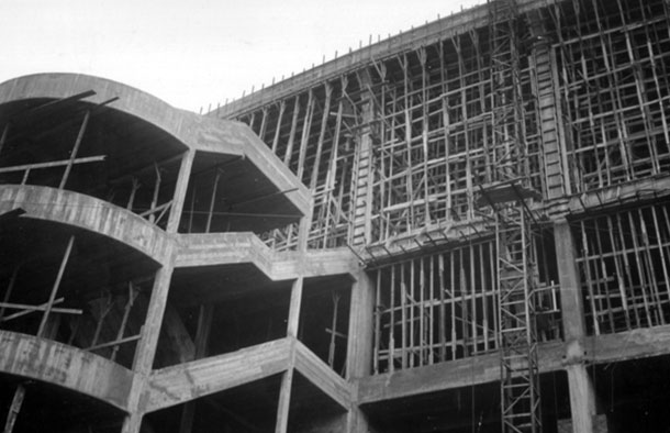 Construccion del monumental